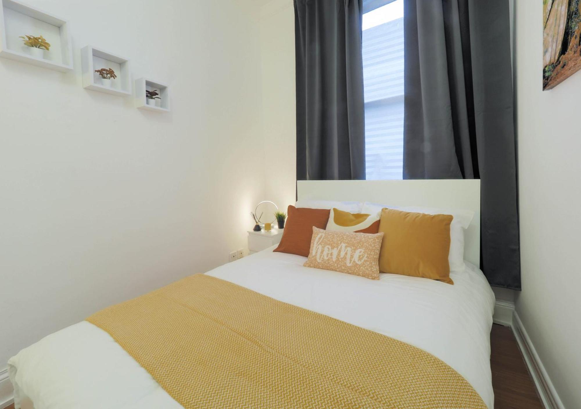 Apartment F1 Cozy 2 Bed Flat Opposite Olympia Sleeps 5 People